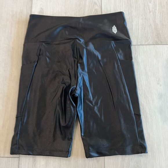 Free people movement women shorts size M - Picture 2 of 8